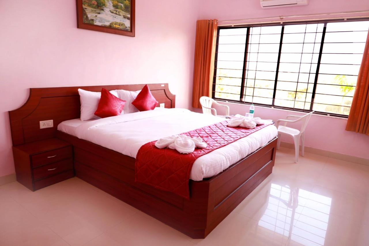 Hotel Manik Moti Lonavala Exteriér fotografie